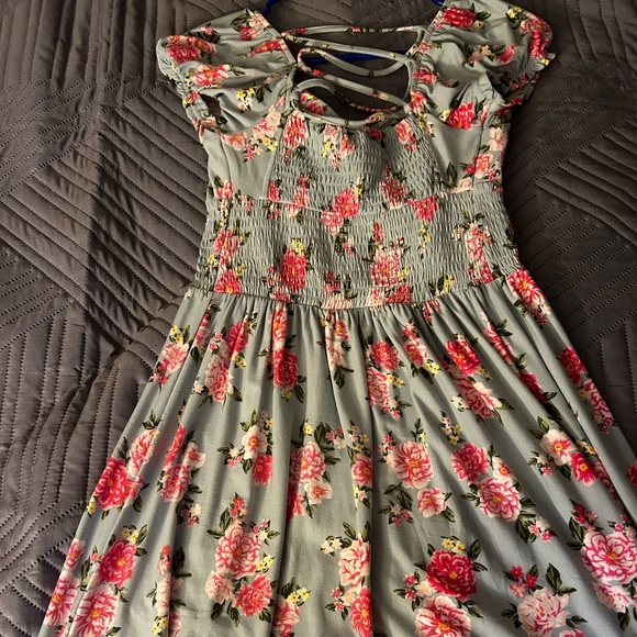 Dress - Picture 2 of 2